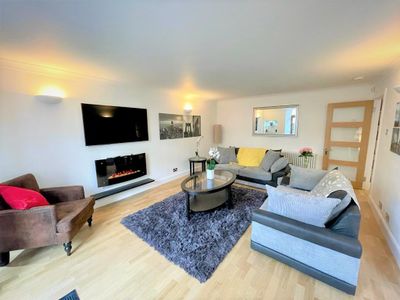 Elite 3 Bed New Town Apt w/ Private Walled Garden