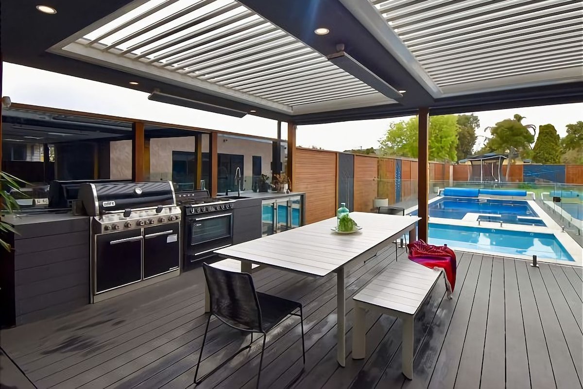 Bayside Mansion w Pool Spa and Ultimate Alfresco gallery image 5