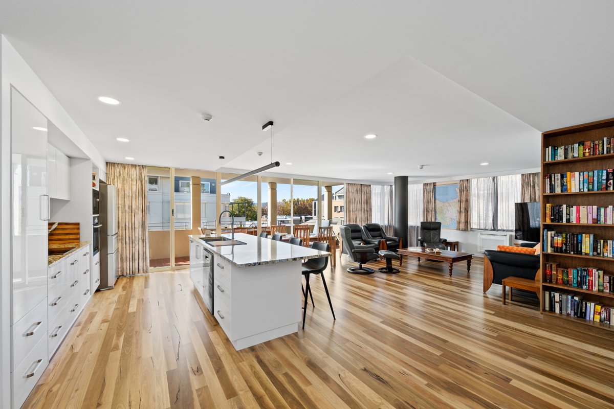 Rich Uncle’s Pad. Salamanca, Battery Point