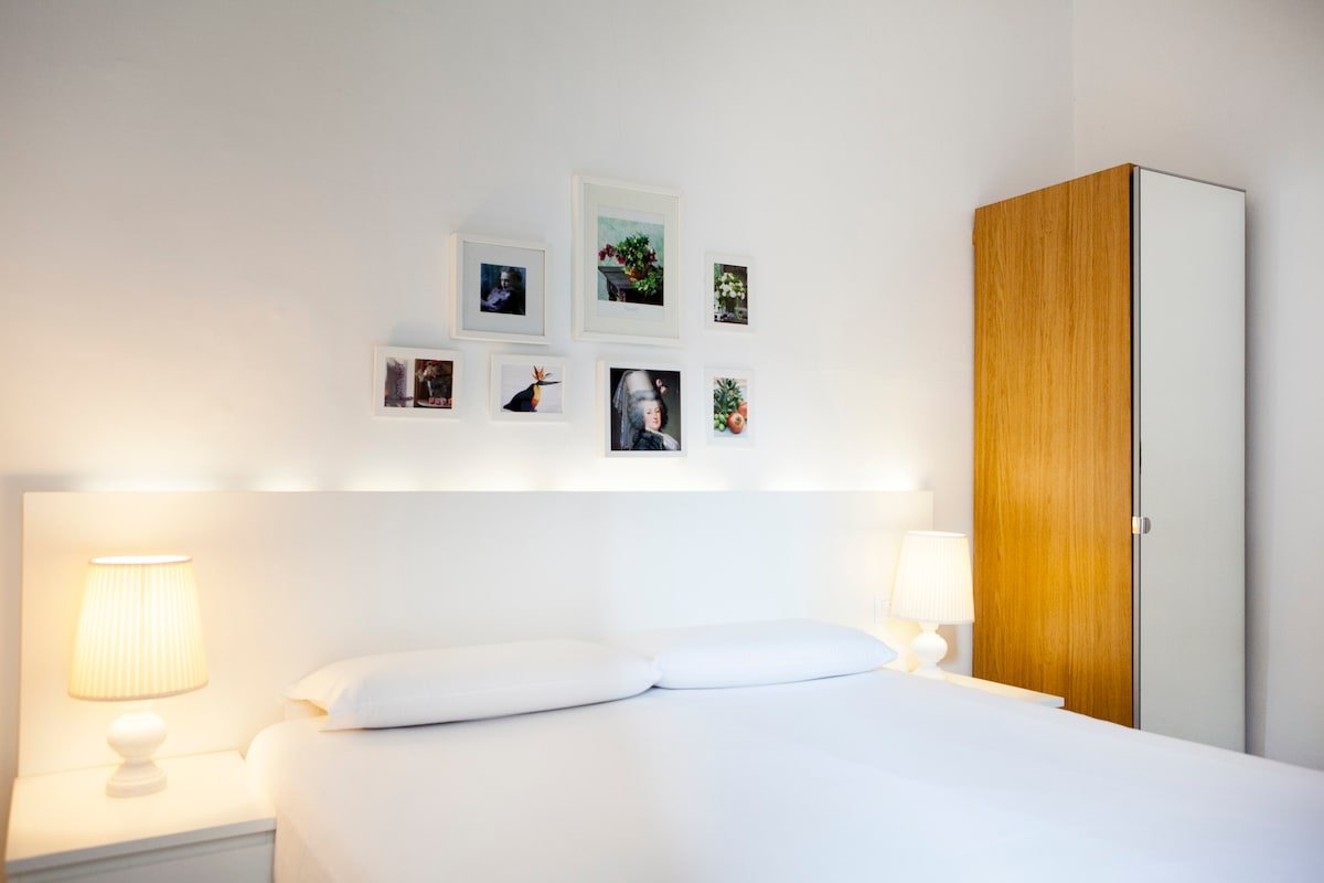 Spacious apartment by Las Ramblas gallery image 4