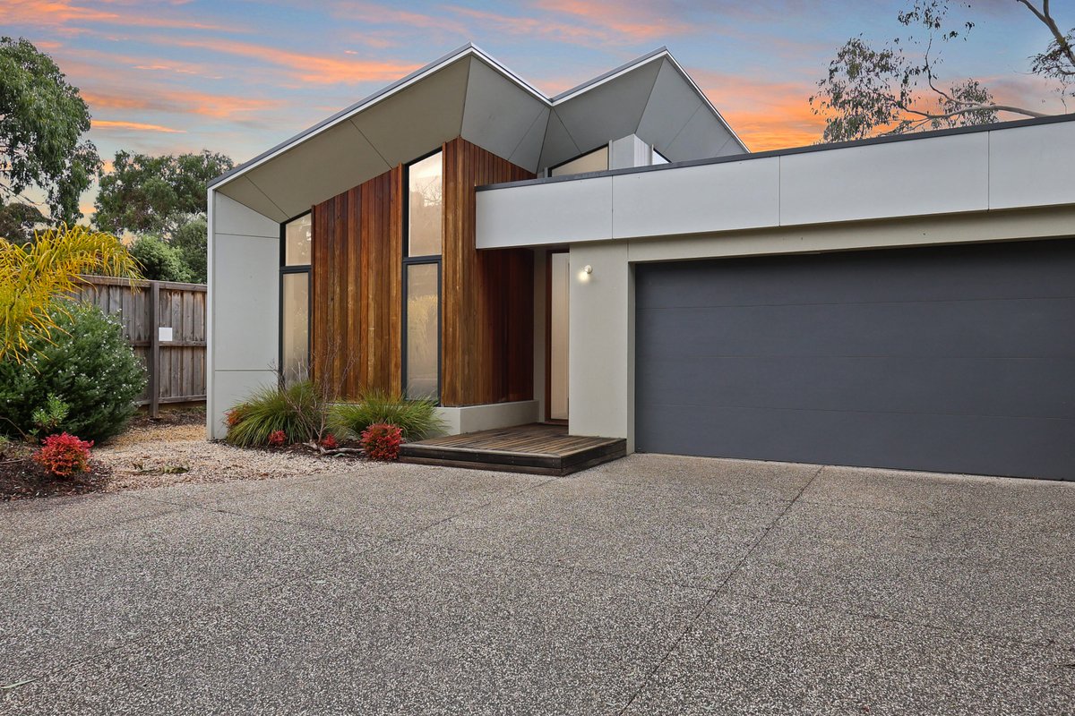 Madeley Family Getaway- Sleeping 8, central, a/c