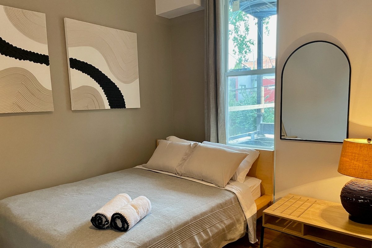 St-Denis street, Modern, 2BR/1 BTH gallery image 4