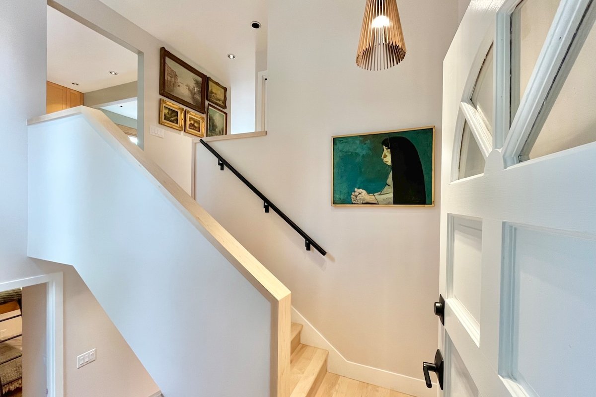 MadisonModern: walk to dining & Madison Park gallery image 3