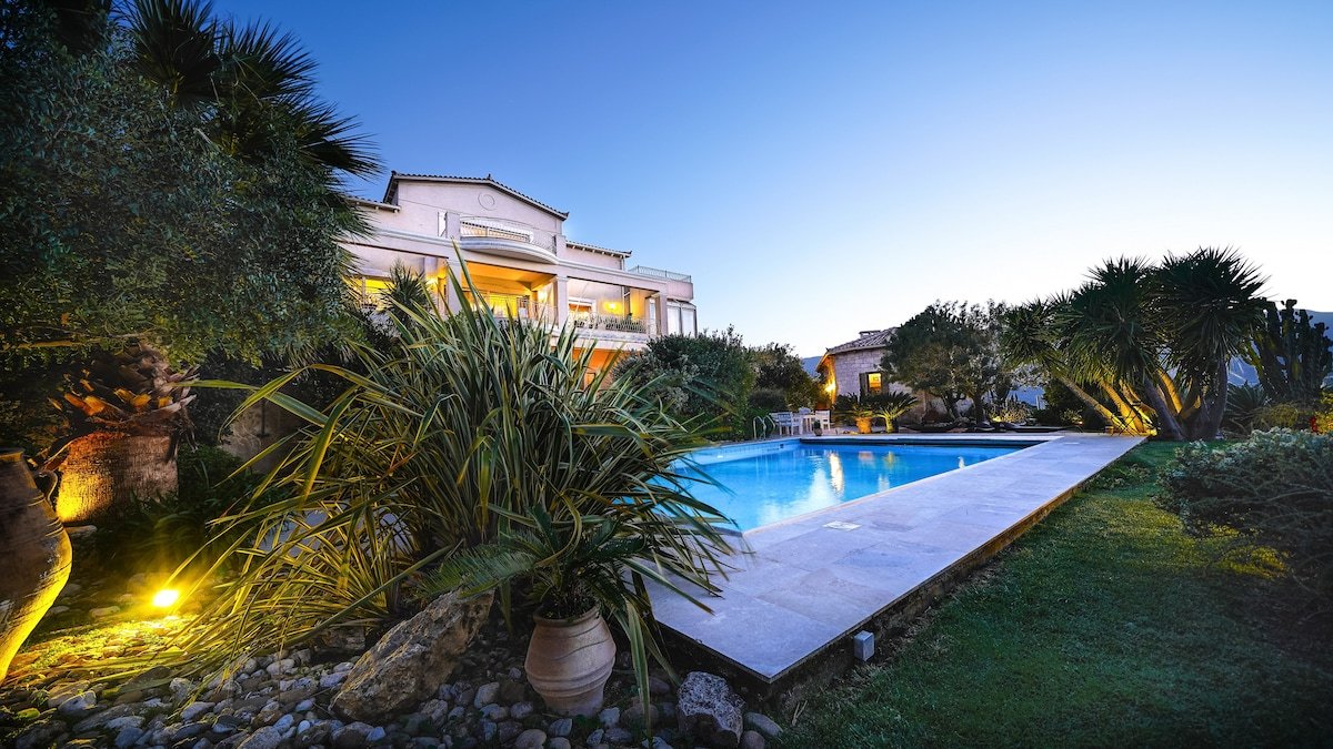 Luxury Villa Allure gallery image 2