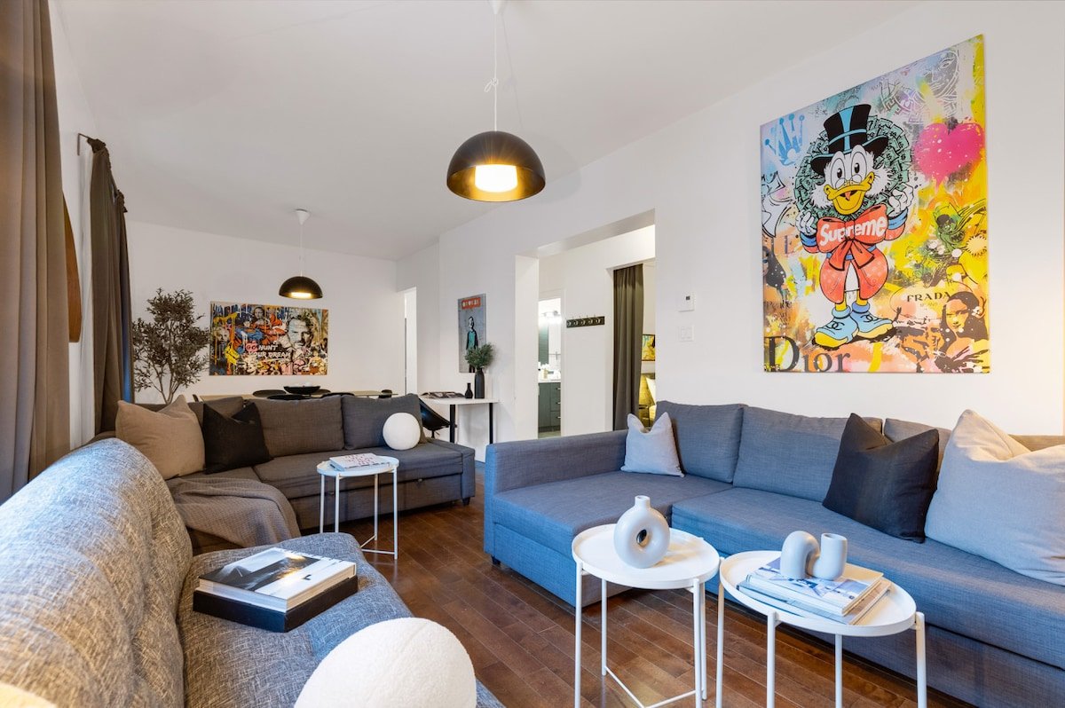 LiV MTL Chic-2 Spacious 4BR Near Downtown Montreal gallery image 3