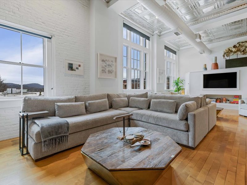 Luxury Downtown Asheville Loft gallery image 3