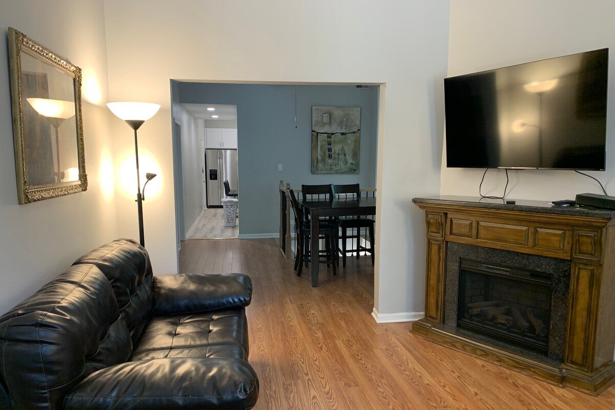 AirBissell-6bd,2 bth in the heart of Lincoln Park gallery image 2