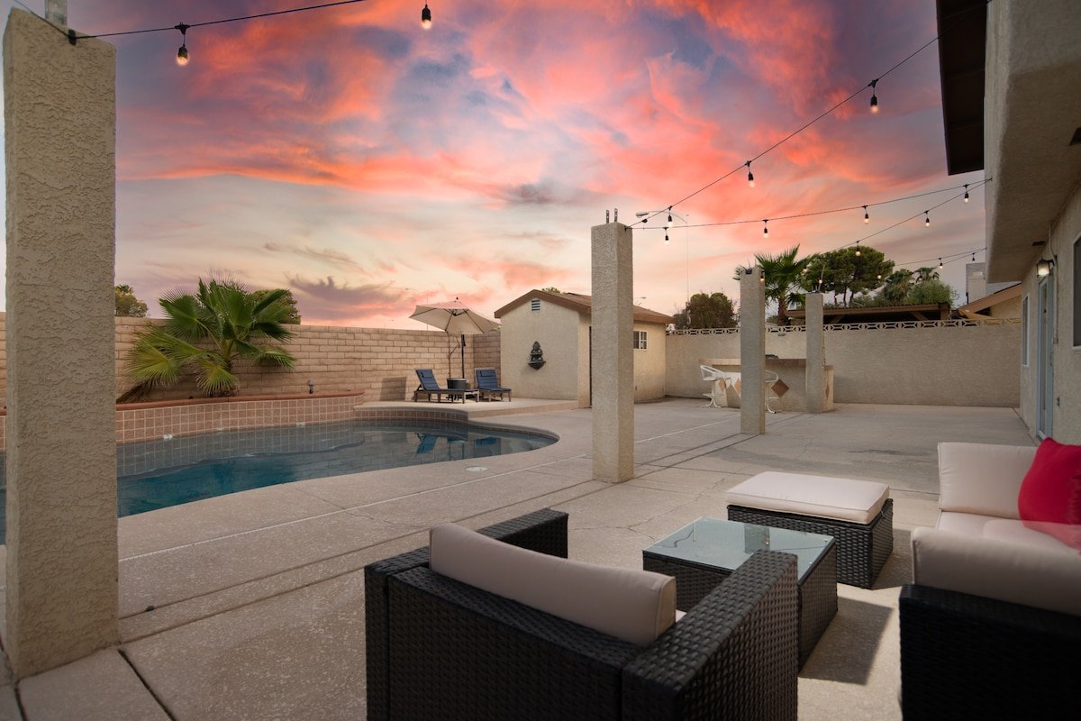Vegas Retreat, Heated Pool ☼, 10 Min to Strip gallery image 3