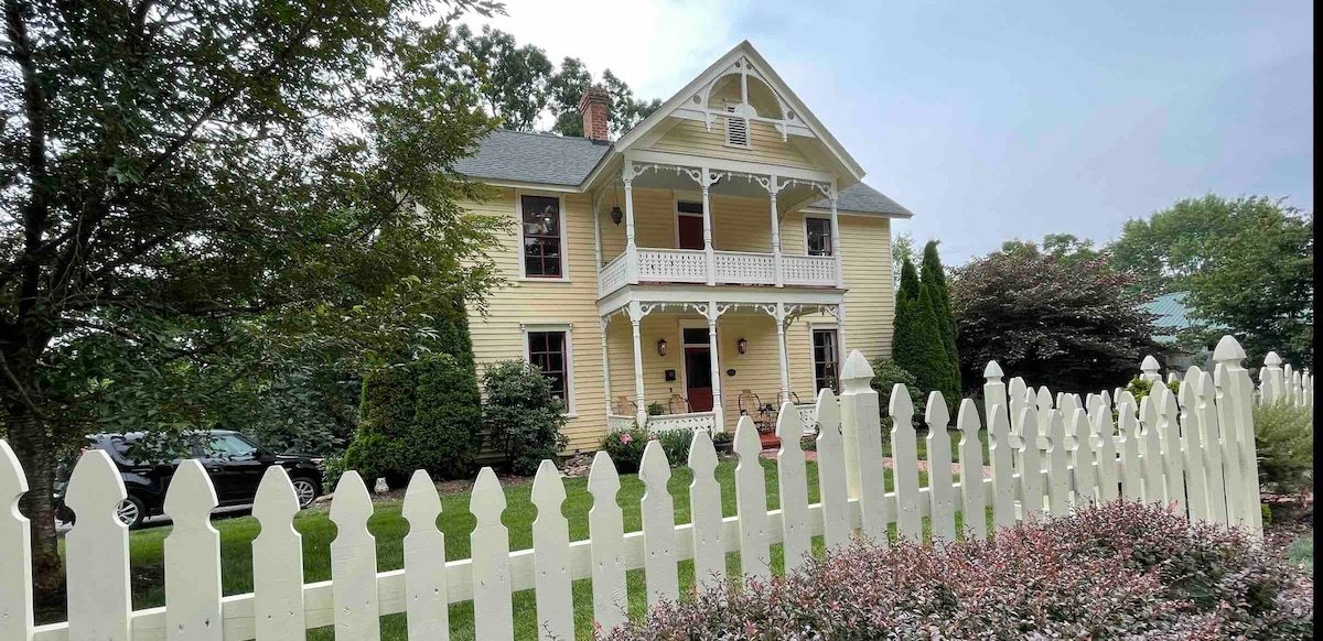 Walk to AVLs TOP cafes, pubs, restaurants, rafting gallery image 2