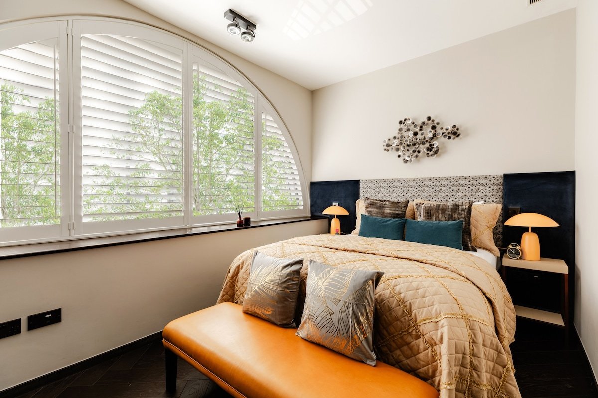 Shh! Oxford St Dream-Come-True FAM Design Hot Spot gallery image 5