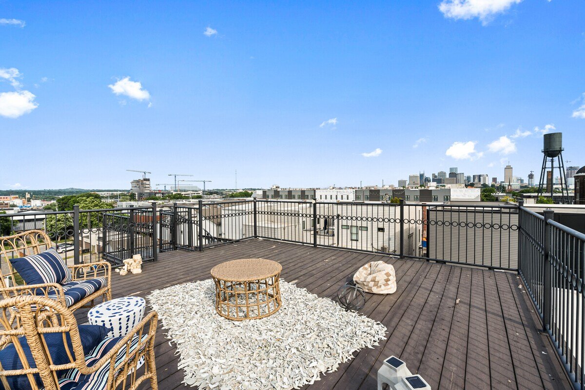 Nashville’s Ultimate Luxury Stay~Sleeps 11~Rooftop gallery image 3