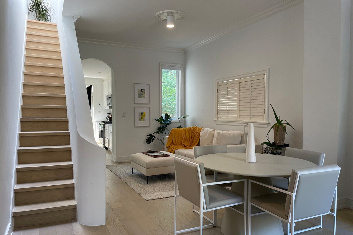 Entire House- Stunning Upscale Toronto – Historic gallery image 3