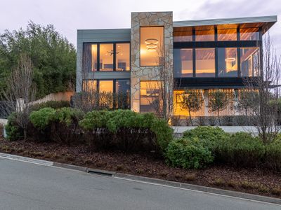 Lachlan Retreat Luxury Entertainer