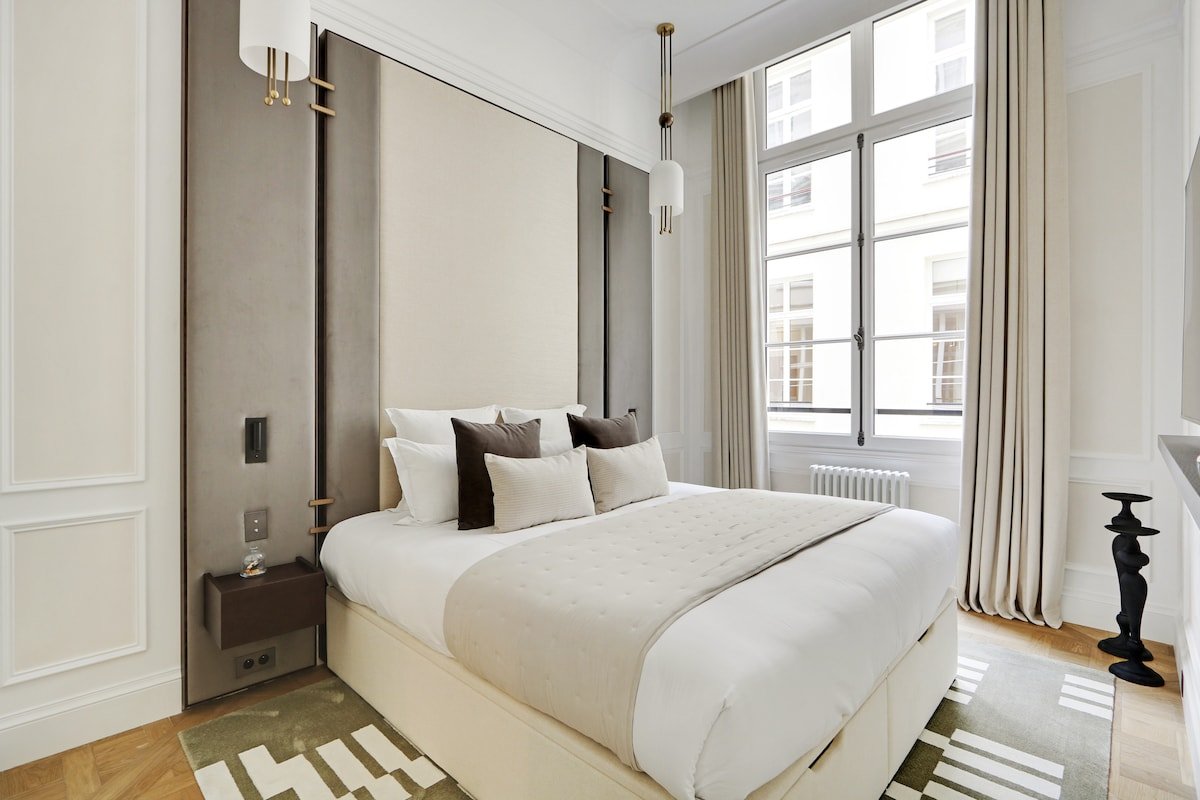 The Lander – Serviced 2BR/2BA – Louvre I gallery image 3