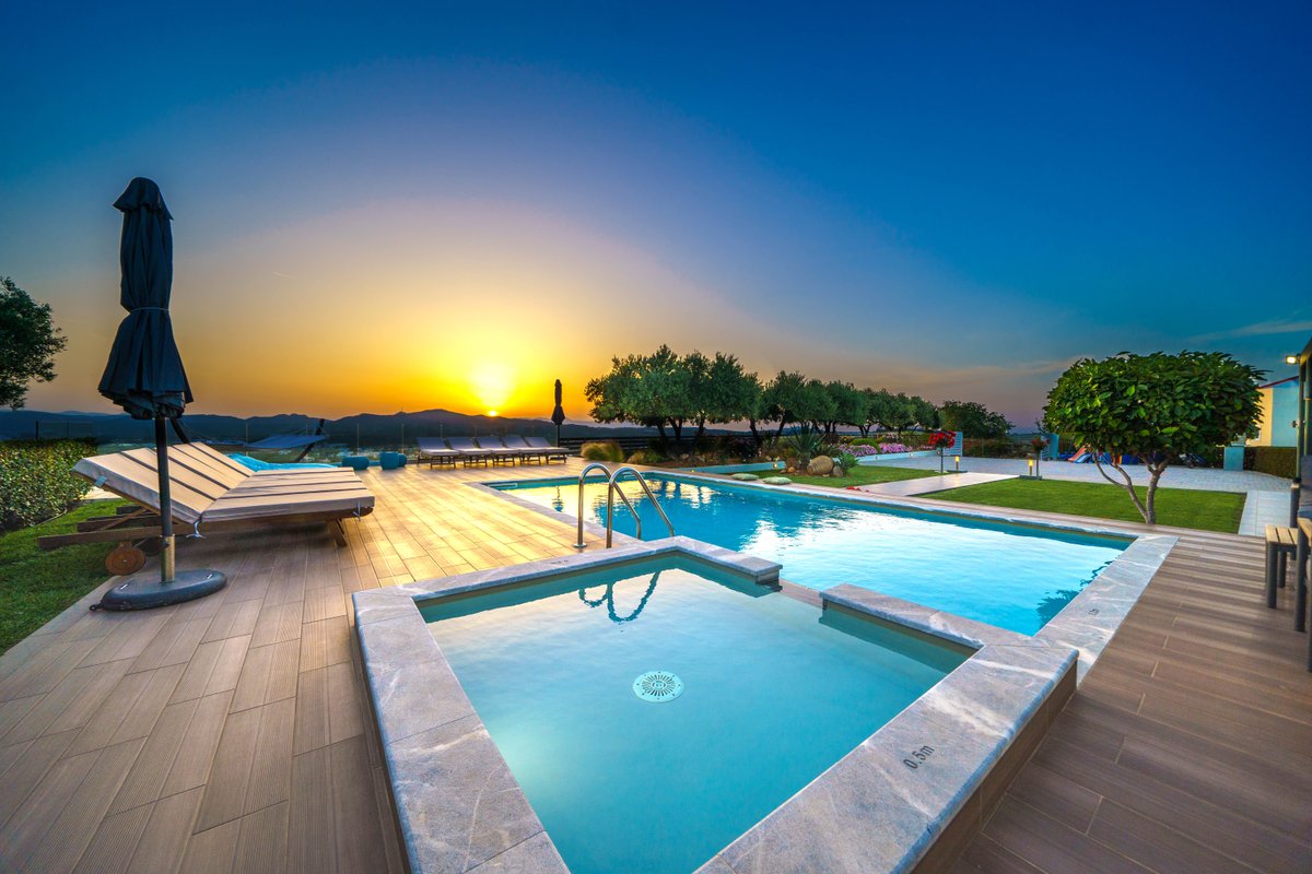 MythicOlive-Private Free Heated Pool-Amazing views