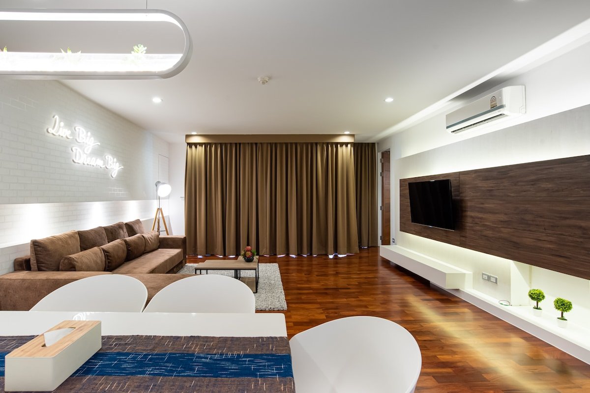 Benviar -150sqm Two Bedroom Suite @Chitlom gallery image 4