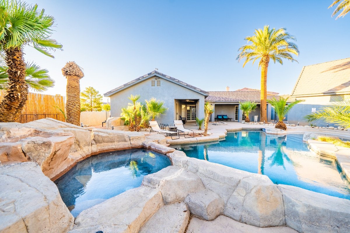 Big 11BR | Pool + Hoops + Volley gallery image 3