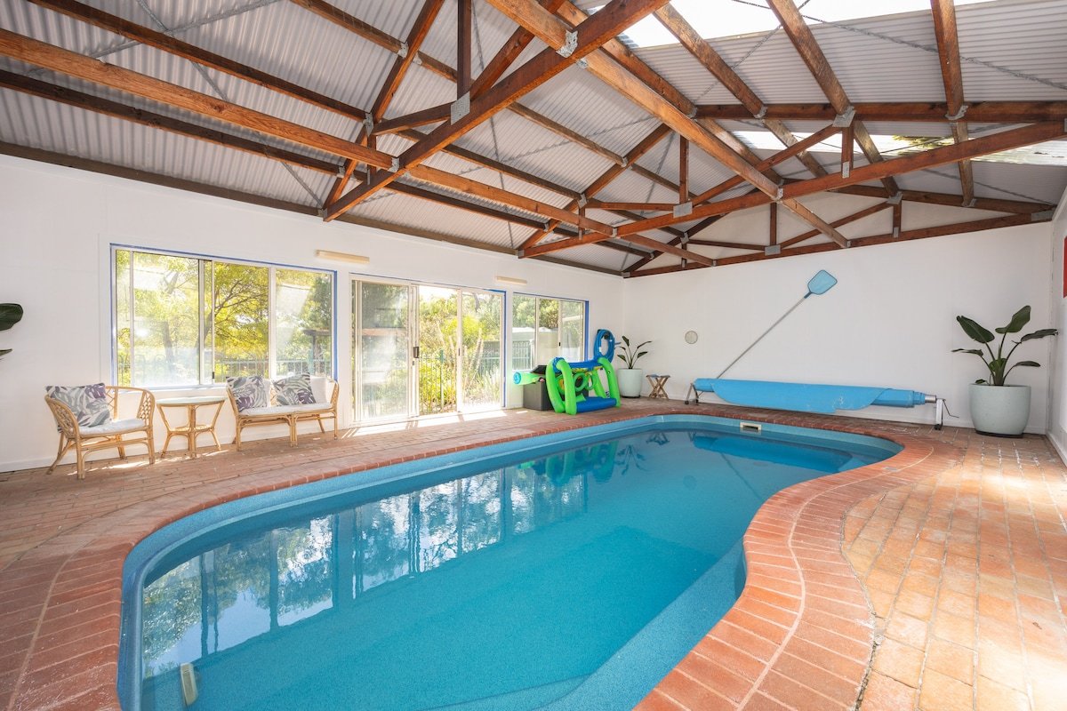 Sunnymead Heated Pool Retreat gallery image 2