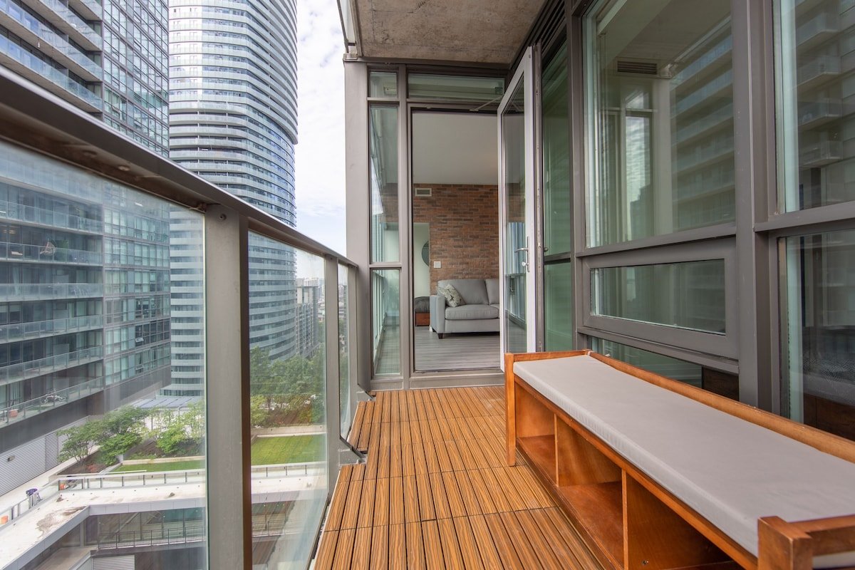 Stylish 3BR + Parking, CN Tower, Scotiabank Arena gallery image 5