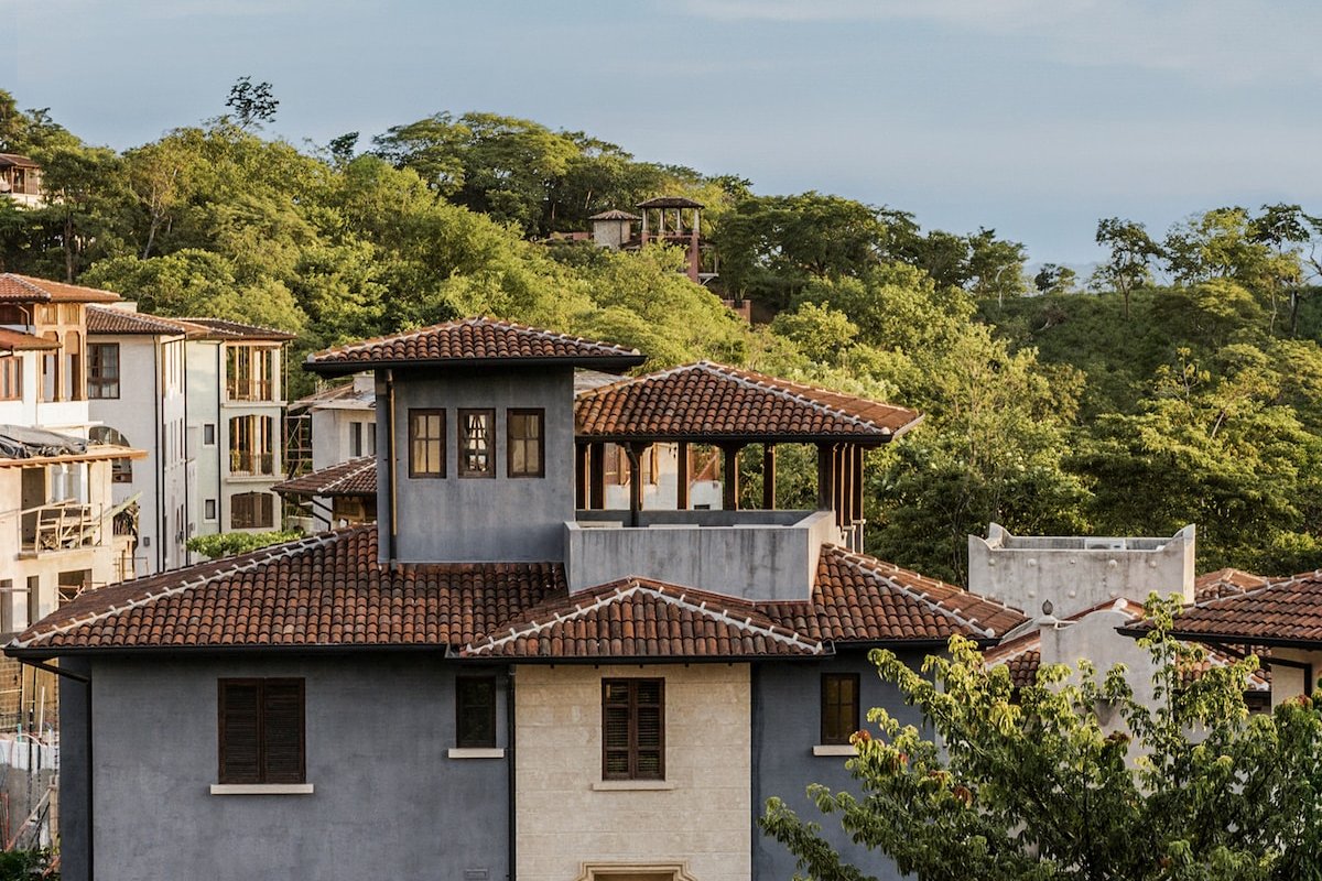 Near Beach, Pool & Beach Club Access – Casa Indigo gallery image 4