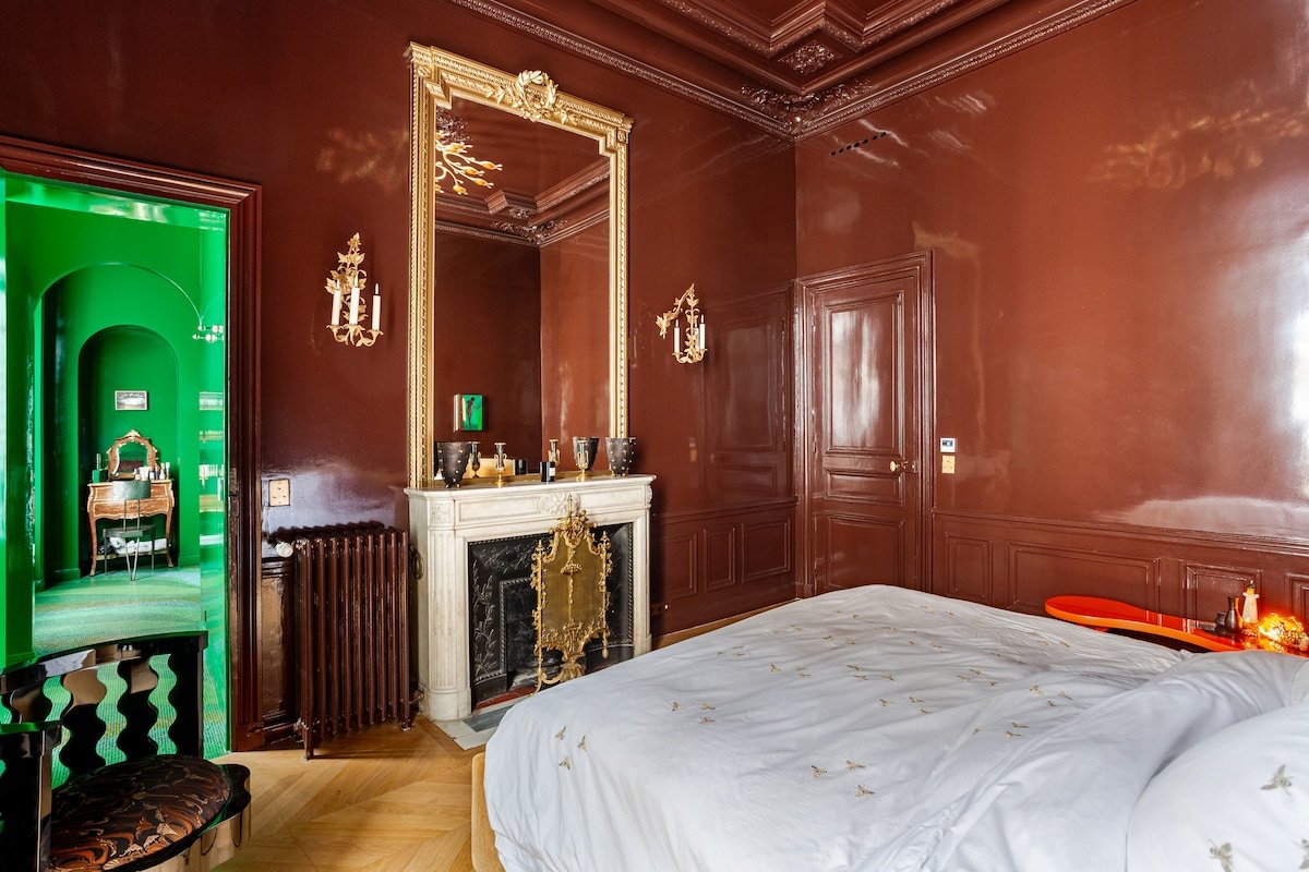 Theatrical Interiors in a Historic Parisian Home gallery image 4