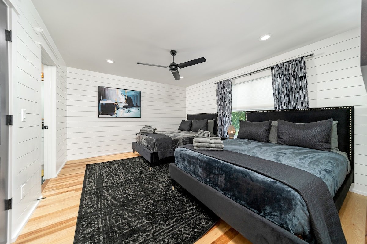 City Hideaway with Stunning Rooftop Escape #2 gallery image 5