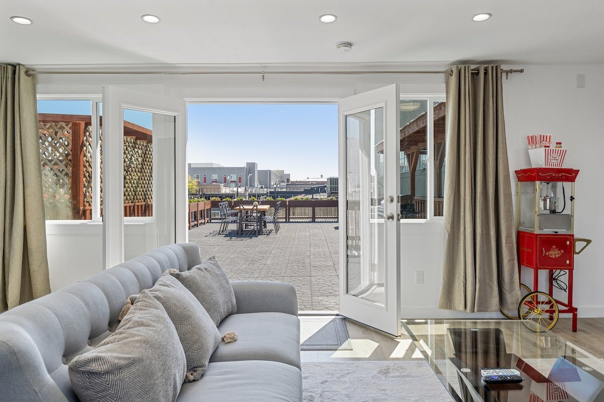 Rooftop Terrace Movie | Game Room gallery image 3