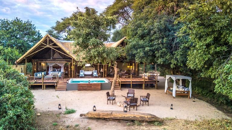 Chiawa Safaris - Chiawa Camp Chiawa Camp SAFARI SUITE