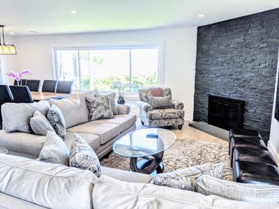 Hilltop Retreat with Panoramic Cityscape Vistas