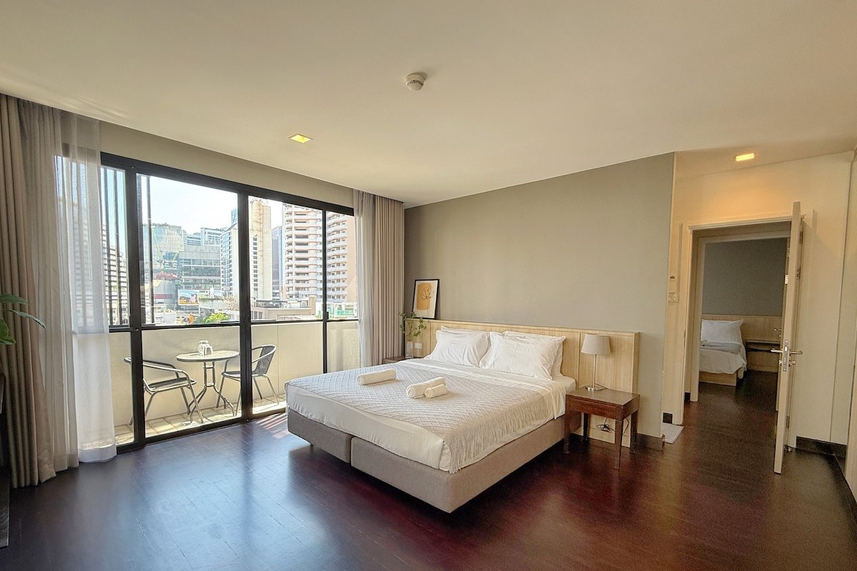 130+130m²2units/4BR/pool/EmSphere/BTS PhromPhong gallery image 5