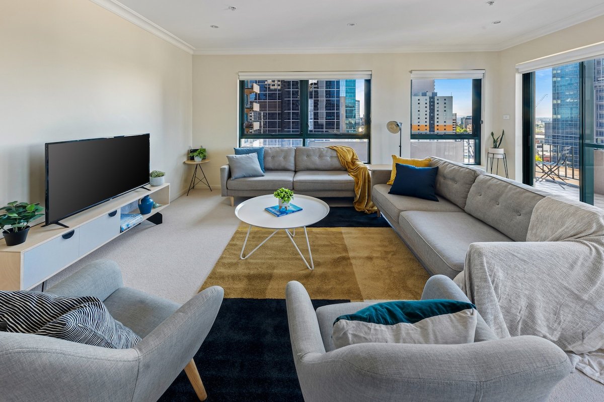 3 Bedroom, 4 Queen Bed, CBD Gem! gallery image 3