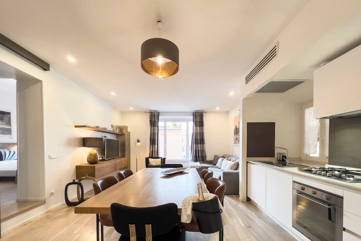 Spanish Steps Luxury Apartment in Spanish Square gallery image 4