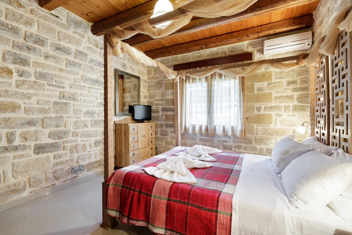 Hectoras Villa in Plaka gallery image 5