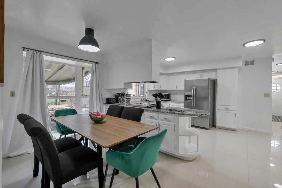 Spacious, Modern, Healing Home gallery image 5