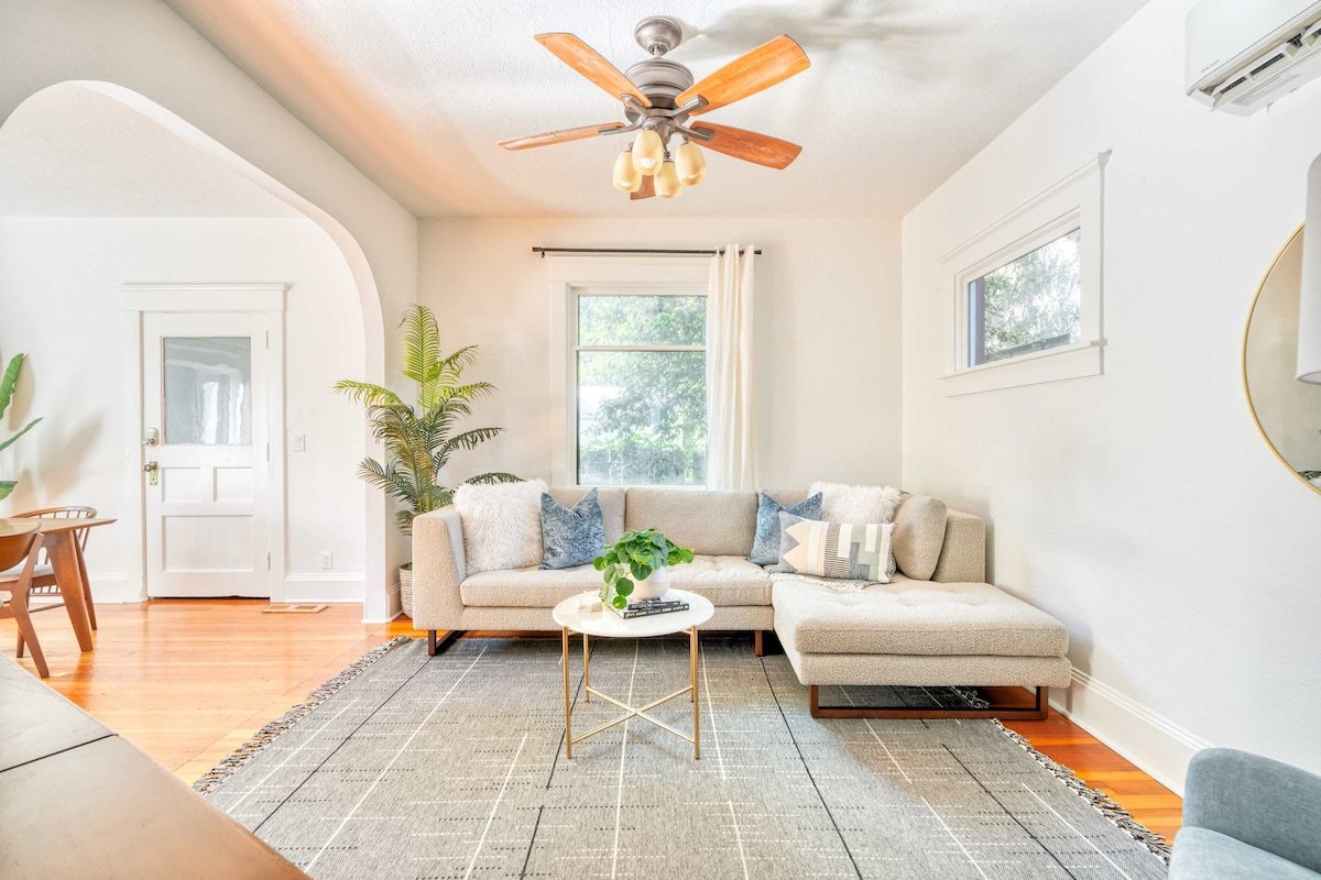 Hot Tub • Fast WiFi • AC | King Neighborhood Gem gallery image 2