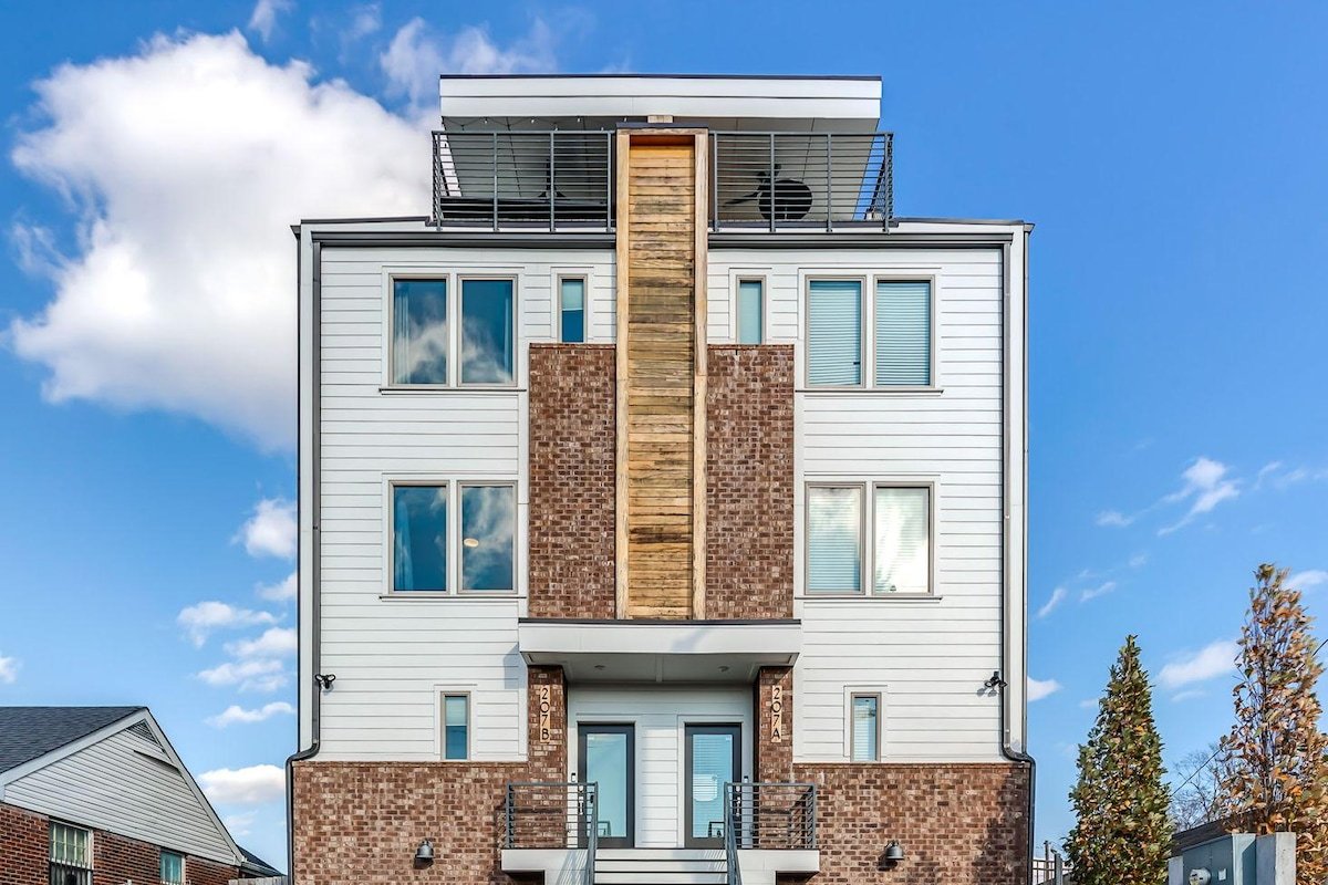 2 Homes Side by Side, Sleeps 24 People,Game Room,R gallery image 5