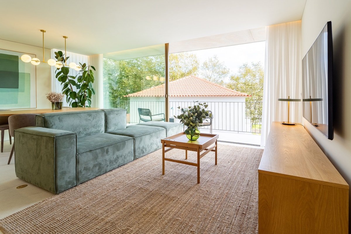 The Meadow – Luxe Duplex – Pool gallery image 3