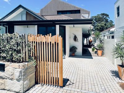 Stylish Bondi Beach house: plunge pool & parking