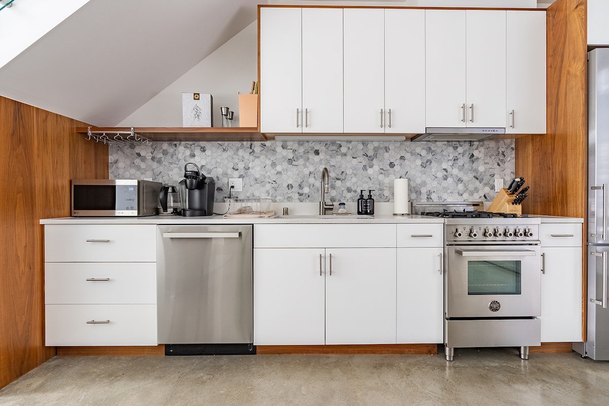 Capitol Hill 3BR | Rooftop Views + Walkability gallery image 5