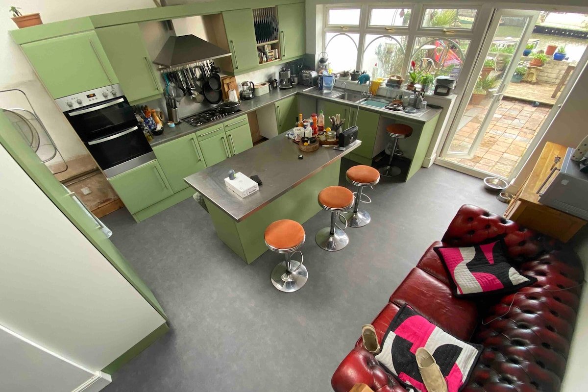 Amazing Victorian House overlooking the docks gallery image 3