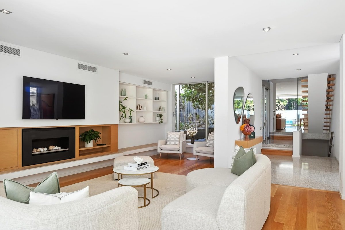 The Glass House – architectural masterpiece + pool gallery image 5