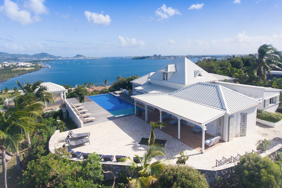 Le Caprice (7 bedrooms) – Villa with panoramic vie gallery image 2