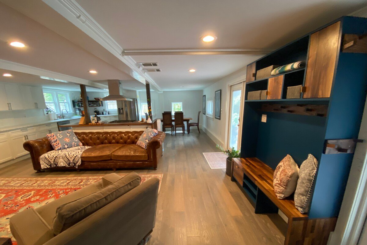 Fabulous House, walk downtown! gallery image 2