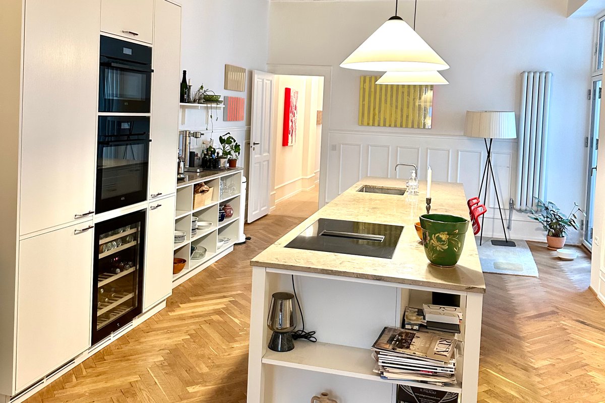 205m2 / Manor Apartment / City Center