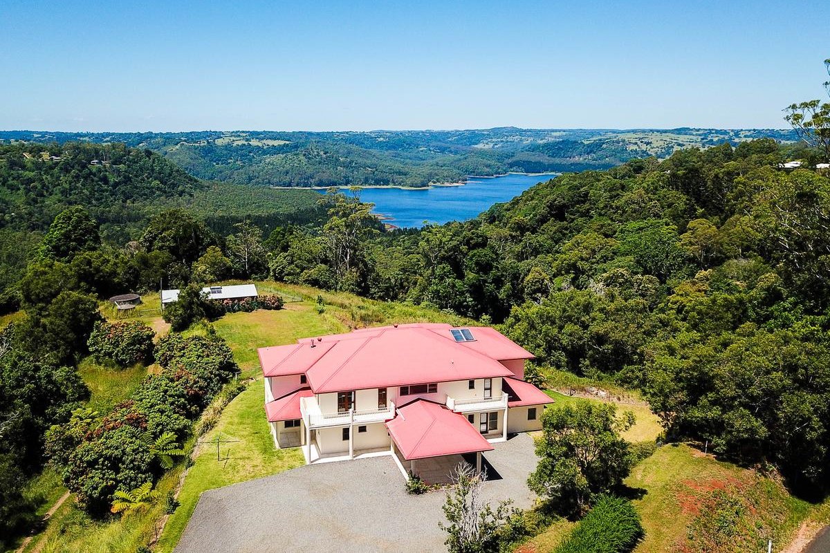 Lemon Grove – Montville Manor with Lake & Mountai gallery image 2