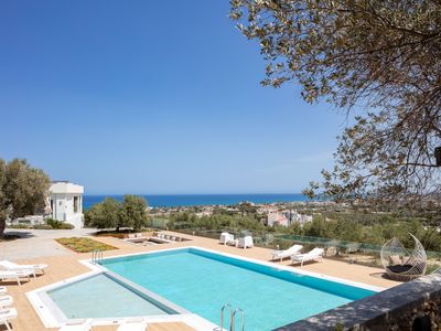 Nomadic Villa – Perpetual motion