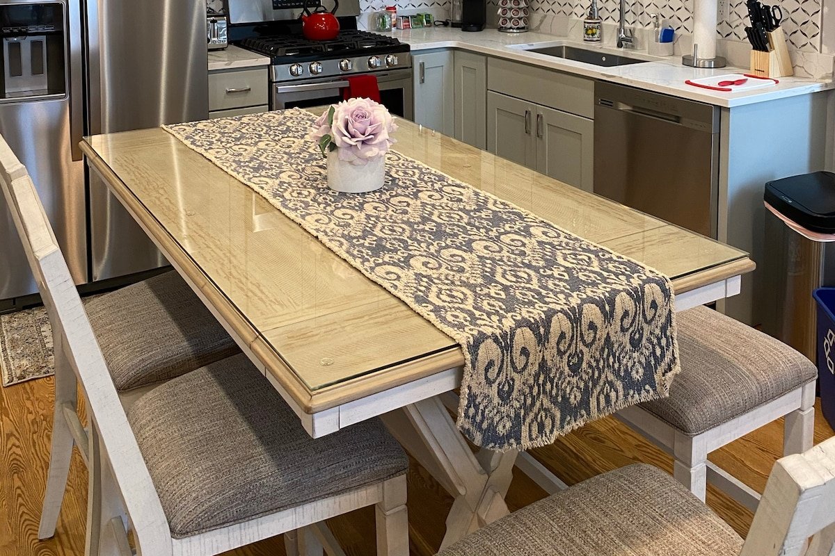 Wrigleyville Inn. Historic Greystone, Free Parking gallery image 4