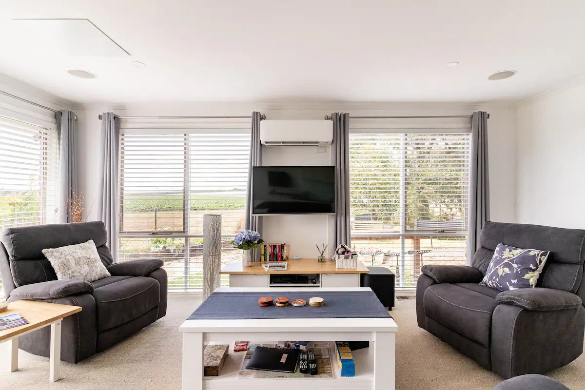 Yarra Valley Views Spacious 2 bedroom guest suite gallery image 3