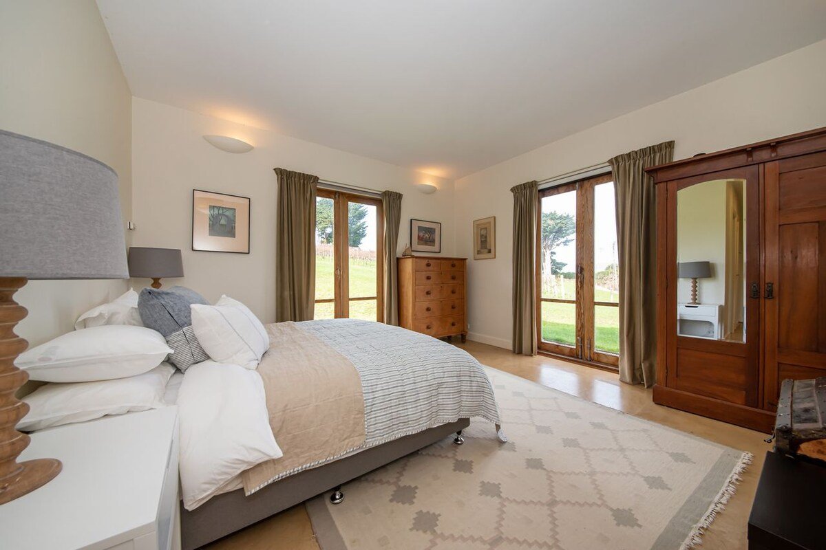 Shoreham Homestead Walk to Vineyards gallery image 4