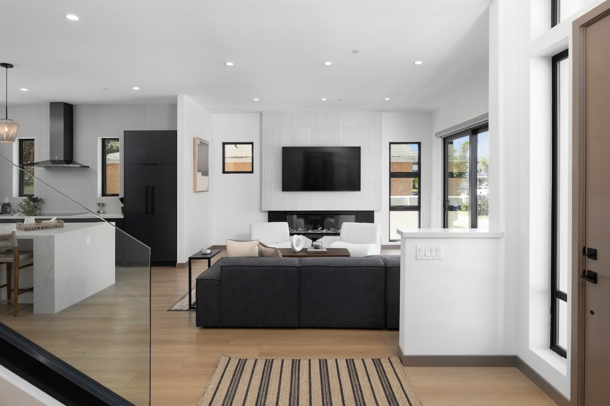 Large New Build | AC & Hot Tub | Walk to the Beach gallery image 3